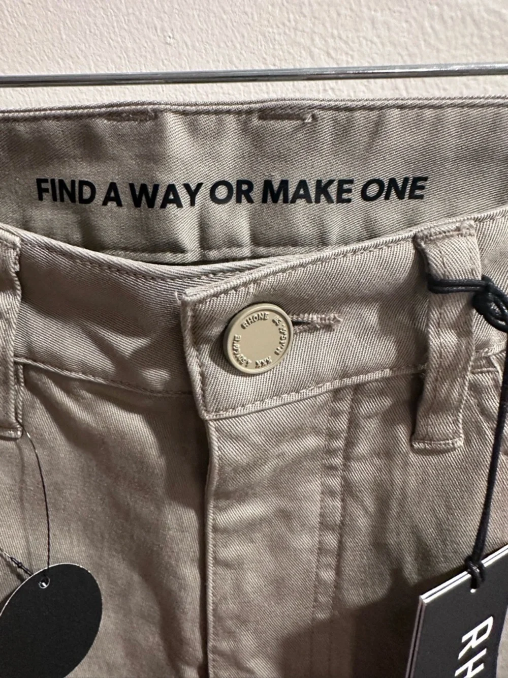RHONE Skinny Jeans in khaki